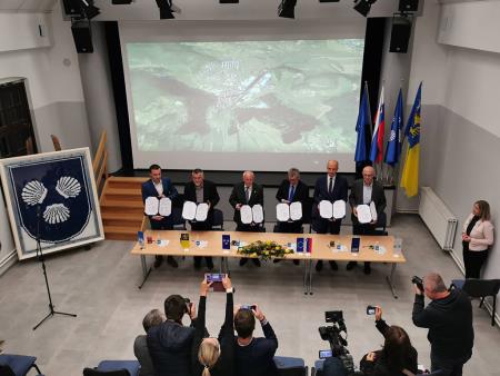 Mirna - Podpis pogodbe za obvoznico, 29092022, foto E Zagar - Obcina Mirna(3)